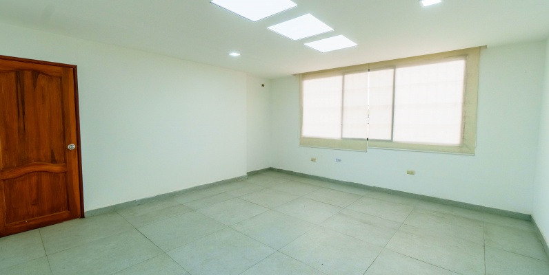 Oficina en alquiler ubicado en Condominio El Bucanero, Centro de Guayaquil GeoBienes - Oficina en venta, Av Las Américas, Edificio de Oficinas El Bucanero - Plusvalia Guayaquil Casas de venta y alquiler Inmobiliaria Ecuador