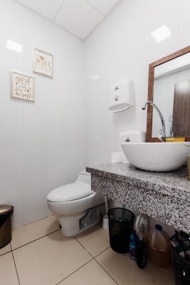 Oficina en venta Edificio Emporium, Pto. Santa Ana, centro de Guayaquil GeoBienes - Oficina en venta Edificio Emporium, Pto. Santa Ana, centro de Guayaquil - Plusvalia Guayaquil Casas de venta y alquiler Inmobiliaria Ecuador