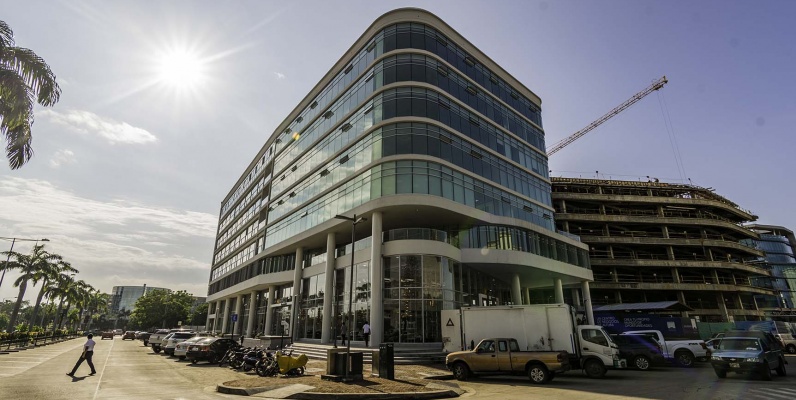 Oficina en venta Edificio Marriot, Vía Samborondón GeoBienes - Oficina en venta Edificio Los Arcos Plaza, Vía Samborondón - Plusvalia Guayaquil Casas de venta y alquiler Inmobiliaria Ecuador