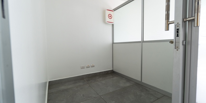 Oficina en venta en Edificio Sky Building junto al aeropuerto, Guayaquil GeoBienes - Oficina en venta en Edificio Sky Building junto al aeropuerto, Guayaquil - Plusvalia Guayaquil Casas de venta y alquiler Inmobiliaria Ecuador