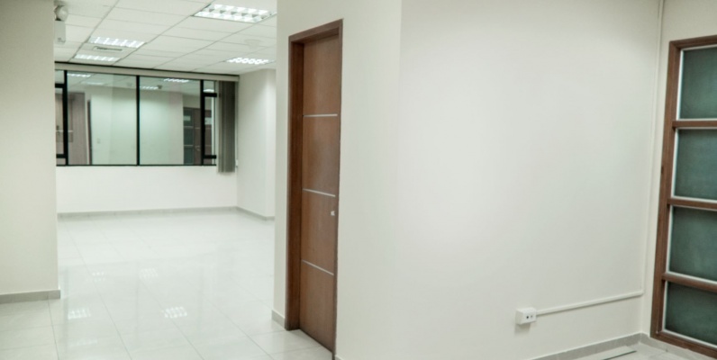 Oficina en alquiler en el Edificio Professional, Norte de Guayaquil GeoBienes - Oficina en Venta en el Edificio Professional, Norte de Guayaquil - Plusvalia Guayaquil Casas de venta y alquiler Inmobiliaria Ecuador