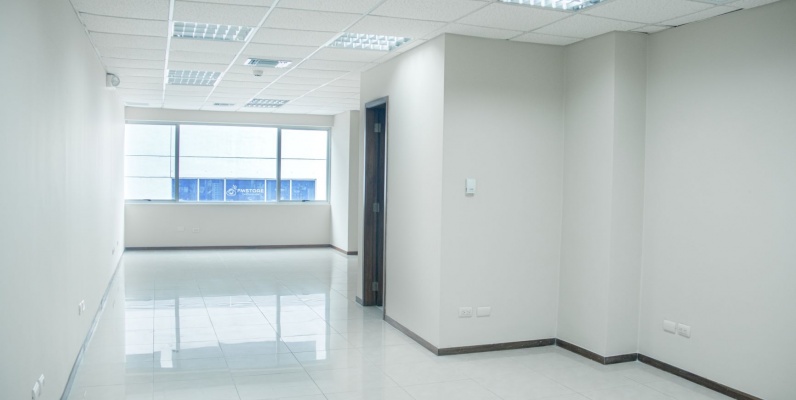 Oficina en venta en el Edificio Trade Building, Norte de Guayaquil GeoBienes - Oficina en venta en el Edificio Trade Building, Norte de Guayaquil - Plusvalia Guayaquil Casas de venta y alquiler Inmobiliaria Ecuador
