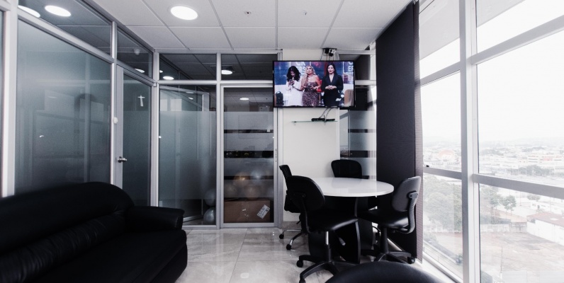GeoBienes - Oficina en venta, Sky Building, junto al aeropuerto - Plusvalia Guayaquil Casas de venta y alquiler Inmobiliaria Ecuador