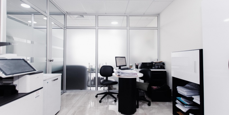 GeoBienes - Oficina en venta, Sky Building, junto al aeropuerto - Plusvalia Guayaquil Casas de venta y alquiler Inmobiliaria Ecuador