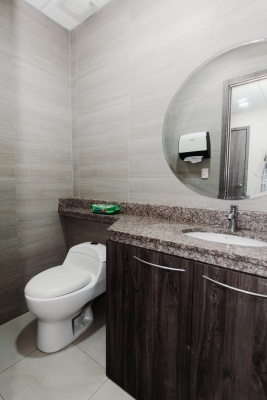 GeoBienes - Oficina en venta, Sky Building, junto al aeropuerto - Plusvalia Guayaquil Casas de venta y alquiler Inmobiliaria Ecuador