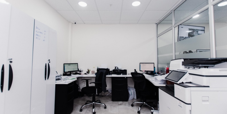 GeoBienes - Oficina en venta, Sky Building, junto al aeropuerto - Plusvalia Guayaquil Casas de venta y alquiler Inmobiliaria Ecuador