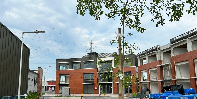 Oficina en venta ubicada en Almax Center, Km. 14.5 vía Samborondón GeoBienes - Oficina en venta ubicada en Almax Center, Km. 14.5 vía Samborondón - Plusvalia Guayaquil Casas de venta y alquiler Inmobiliaria Ecuador
