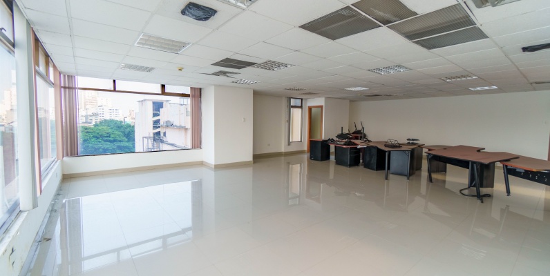 GeoBienes - Oficina en venta ubicado en Edificio Induauto, Centro de Guayaquil - Plusvalia Guayaquil Casas de venta y alquiler Inmobiliaria Ecuador
