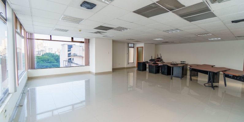 Oficina en venta ubicado en Edificio Induauto, Centro de Guayaquil GeoBienes - Oficina en venta ubicado en Edificio Induauto, Centro de Guayaquil - Plusvalia Guayaquil Casas de venta y alquiler Inmobiliaria Ecuador