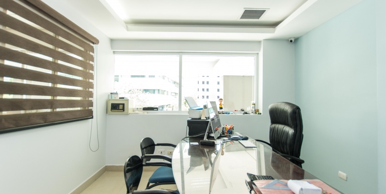 Oficina en venta ubicado en el Parque Empresarial Colón, Urdesa Norte GeoBienes - Oficina en venta ubicado en el Parque Empresarial Colón, Urdesa Norte - Plusvalia Guayaquil Casas de venta y alquiler Inmobiliaria Ecuador