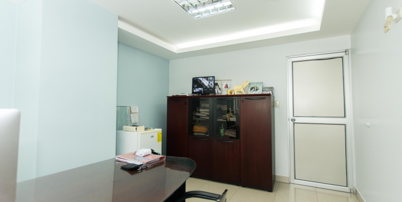 Oficina en venta ubicado en el Parque Empresarial Colón, Urdesa Norte GeoBienes - Oficina en venta ubicado en el Parque Empresarial Colón, Urdesa Norte - Plusvalia Guayaquil Casas de venta y alquiler Inmobiliaria Ecuador