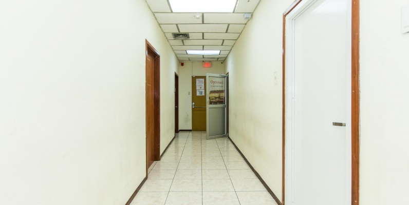 Oficina remodelada en alquiler en el Edificio Citibank, Centro de Guayaquil GeoBienes - Oficina remodelada en alquiler en el Edificio Citibank, Centro de Guayaquil - Plusvalia Guayaquil Casas de venta y alquiler Inmobiliaria Ecuador
