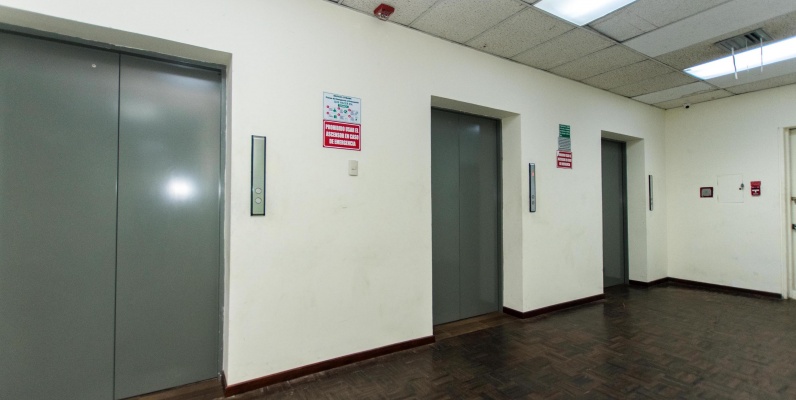 Oficina remodelada en alquiler en el Edificio Citibank, Centro de Guayaquil GeoBienes - Oficina remodelada en alquiler en el Edificio Citibank, Centro de Guayaquil - Plusvalia Guayaquil Casas de venta y alquiler Inmobiliaria Ecuador