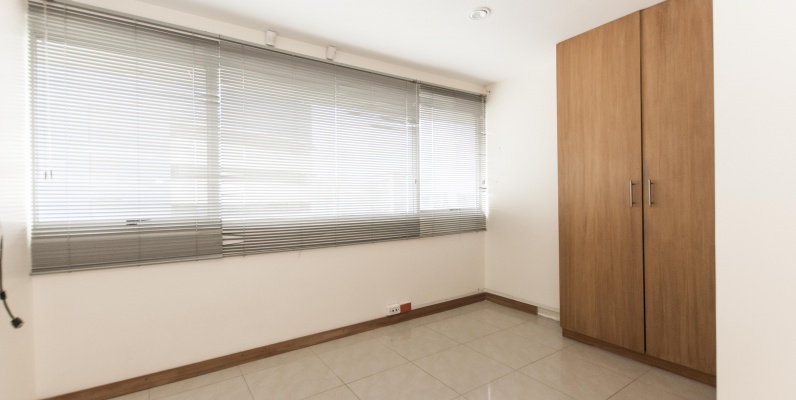 Oficina semi amoblada en alquiler ubicada en el Edificio Trade Building GeoBienes - Oficina semi amoblada en alquiler ubicada en el Edificio Trade Building - Plusvalia Guayaquil Casas de venta y alquiler Inmobiliaria Ecuador