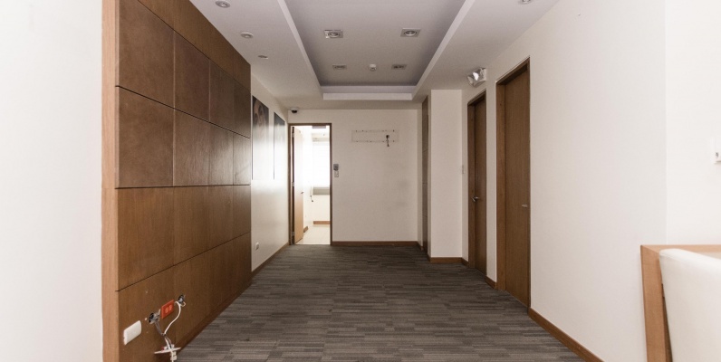 Oficina semi amoblada en alquiler ubicada en el Edificio Trade Building GeoBienes - Oficina semi amoblada en alquiler ubicada en el Edificio Trade Building - Plusvalia Guayaquil Casas de venta y alquiler Inmobiliaria Ecuador