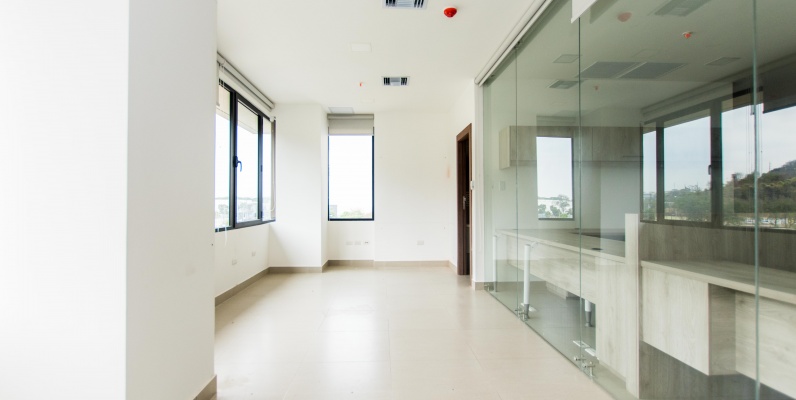 GeoBienes - Oficina semi amoblada en alquiler ubicada en La Vista de San Eduardo, Ceibos - Plusvalia Guayaquil Casas de venta y alquiler Inmobiliaria Ecuador