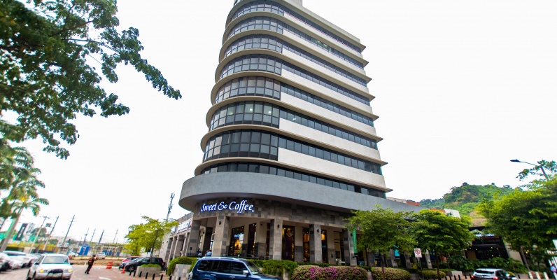 GeoBienes - Oficina semi amoblada en alquiler ubicada en La Vista de San Eduardo, Ceibos - Plusvalia Guayaquil Casas de venta y alquiler Inmobiliaria Ecuador