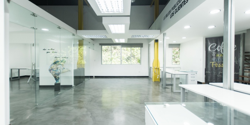 Oficina semi amoblada en venta en el Edificio El Astillero, Puerto Santa Ana GeoBienes - Oficina semi amoblada en venta en el Edificio El Astillero, Puerto Santa Ana - Plusvalia Guayaquil Casas de venta y alquiler Inmobiliaria Ecuador