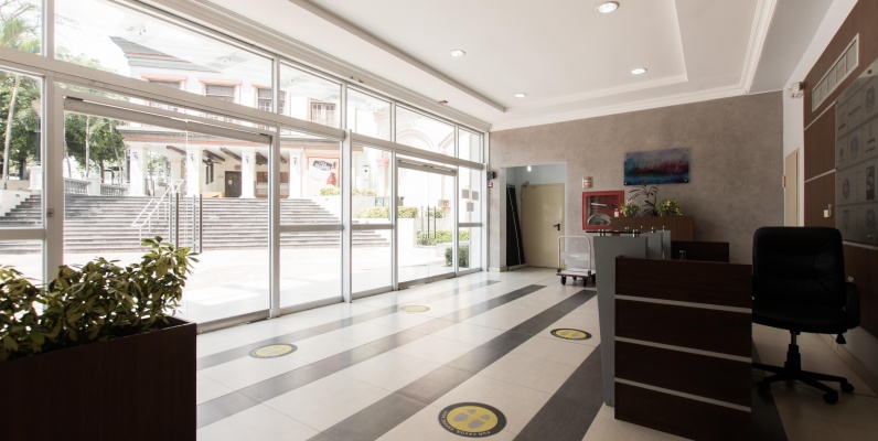 GeoBienes - Oficina semi amoblada en venta en el Edificio El Astillero, Puerto Santa Ana - Plusvalia Guayaquil Casas de venta y alquiler Inmobiliaria Ecuador