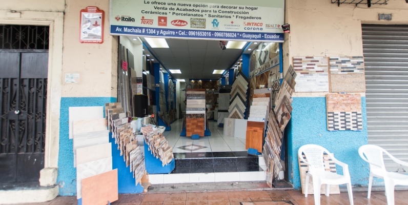 Propiedad comercial con locales y bodegas en Av. Machala y Aguirre, esquinero GeoBienes - Propiedad comercial con locales y bodegas en Av. Machala y Aguirre, esquinero - Plusvalia Guayaquil Casas de venta y alquiler Inmobiliaria Ecuador