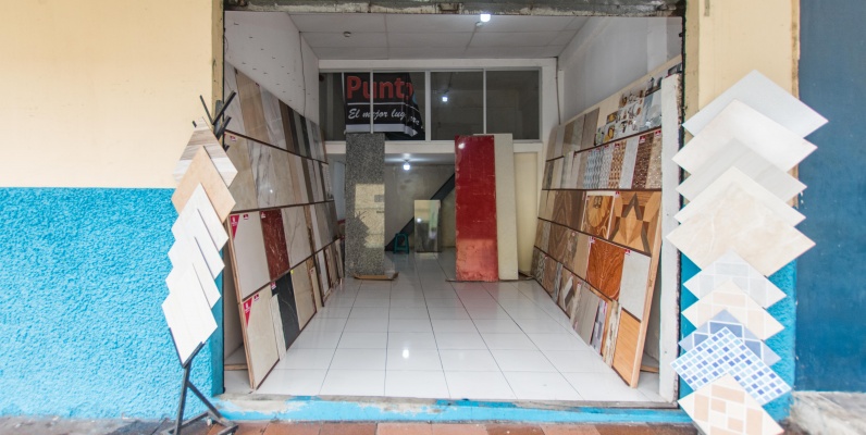 Propiedad comercial con locales y bodegas en Av. Machala y Aguirre, esquinero GeoBienes - Propiedad comercial con locales y bodegas en Av. Machala y Aguirre, esquinero - Plusvalia Guayaquil Casas de venta y alquiler Inmobiliaria Ecuador