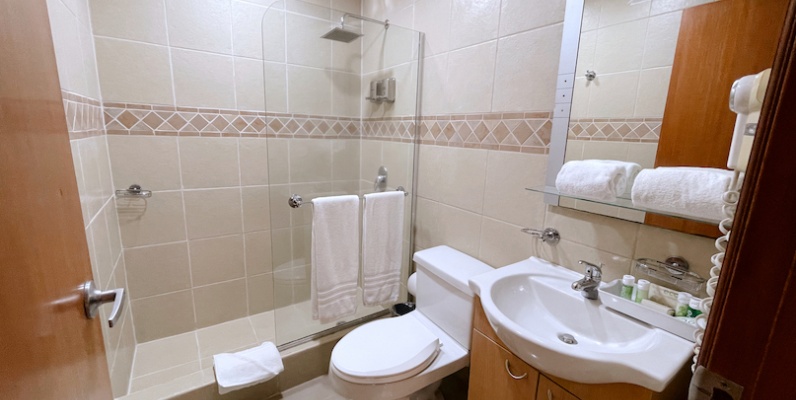 Suite Amoblada en Alquiler - Torres del Sol I GeoBienes - Suite amoblada en alquiler (Incluye Wifi y DirectTV) - Torre del Sol I - Plusvalia Guayaquil Casas de venta y alquiler Inmobiliaria Ecuador