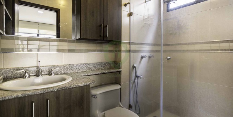 Suite en alquiler en Edif. Cerro Blanco Los Ceibos GeoBienes - Suite en alquiler en Edif. Cerro Blanco Los Ceibos - Plusvalia Guayaquil Casas de venta y alquiler Inmobiliaria Ecuador