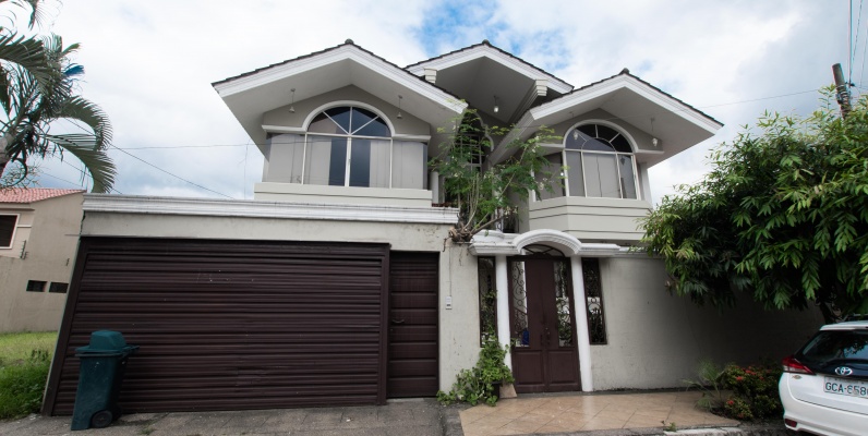 Suite en alquiler en Urb. Rio Guayas Club, norte de Guayaquil GeoBienes - Suite en alquiler amoblada en Urb. Rio Guayas Club, norte de Guayaquil - Plusvalia Guayaquil Casas de venta y alquiler Inmobiliaria Ecuador