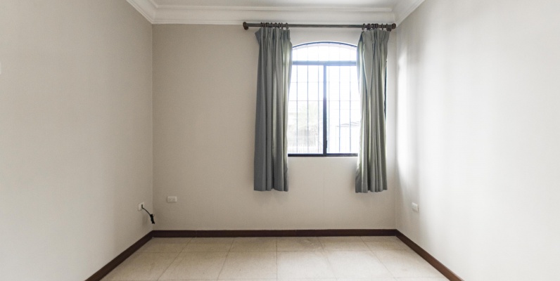 Suite en alquiler ubicado en la Urbanización Los Parques, Ceibos GeoBienes - Suite en alquiler ubicado en la Urbanización Los Parques, Ceibos - Plusvalia Guayaquil Casas de venta y alquiler Inmobiliaria Ecuador