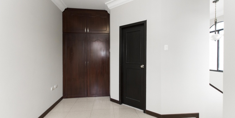 Suite en alquiler ubicado en la Urbanización Los Parques, Ceibos GeoBienes - Suite en alquiler ubicado en la Urbanización Los Parques, Ceibos - Plusvalia Guayaquil Casas de venta y alquiler Inmobiliaria Ecuador