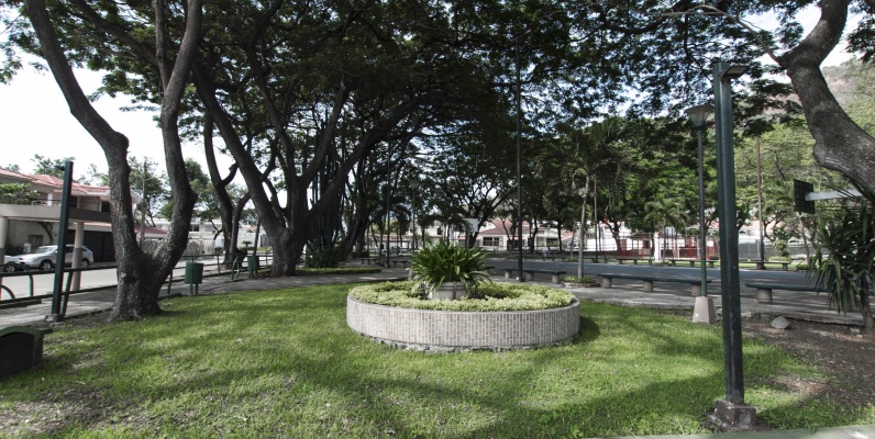 GeoBienes - Suite en alquiler ubicado en la Urbanización Los Parques, Ceibos - Plusvalia Guayaquil Casas de venta y alquiler Inmobiliaria Ecuador