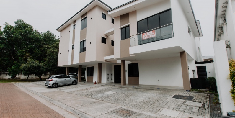 Suite en venta urbanización Punta Esmeralda en via a la Costa, Guayaquil GeoBienes - Suite en venta urbanización Punta Esmeralda en via a la Costa, Guayaquil - Plusvalia Guayaquil Casas de venta y alquiler Inmobiliaria Ecuador