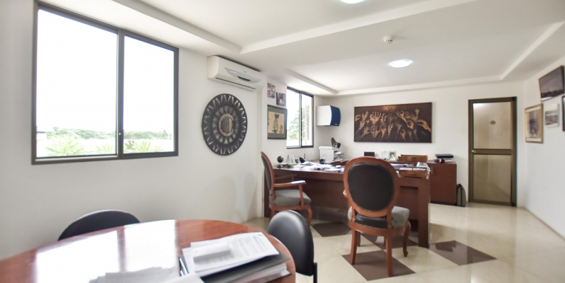 GeoBienes - Oficina comercial en alquiler con galpón, bodega y área libre - Plusvalia Guayaquil Casas de venta y alquiler Inmobiliaria Ecuador