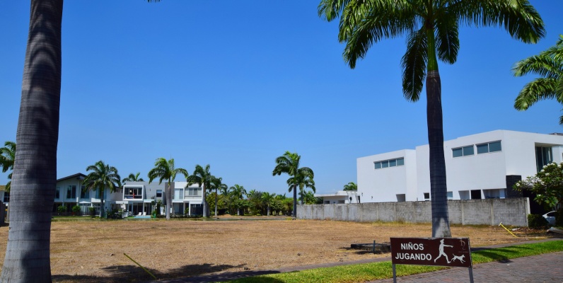 Terreno en venta ubicado en La Isla Mocolí, Vía Samborondón GeoBienes - Terreno en venta ubicado en La Isla Mocolí, Vía Samborondón - Plusvalia Guayaquil Casas de venta y alquiler Inmobiliaria Ecuador