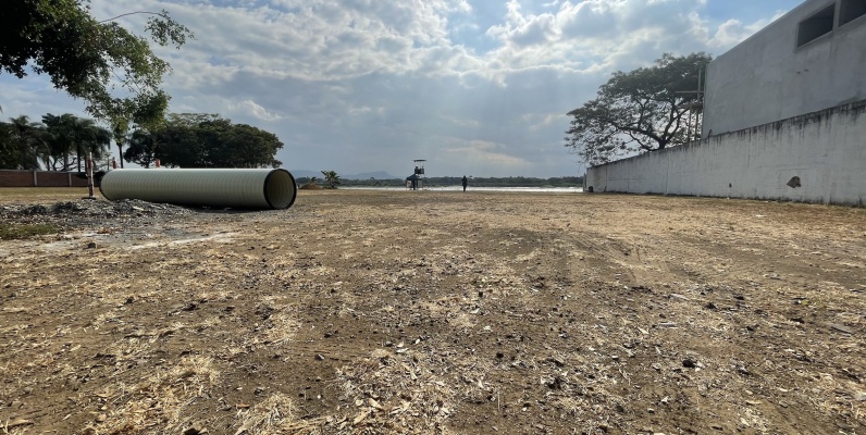 Terreno en venta ubicado en la urbanización Guayaquil Tenis, frente al río GeoBienes - Terreno en venta ubicado en la urbanización Guayaquil Tenis, frente al río - Plusvalia Guayaquil Casas de venta y alquiler Inmobiliaria Ecuador