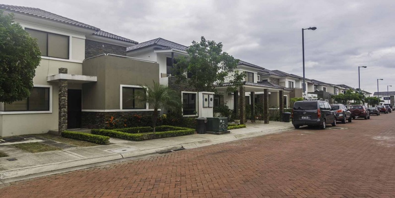 Terreno en Venta Urbanización Punta Esmeralda GeoBienes - Terreno en Venta Urbanización Punta Esmeralda - Plusvalia Guayaquil Casas de venta y alquiler Inmobiliaria Ecuador