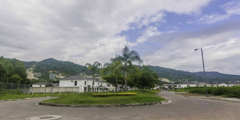 Terreno en Venta Urbanización Punta Esmeralda GeoBienes - Terreno en Venta Urbanización Punta Esmeralda - Plusvalia Guayaquil Casas de venta y alquiler Inmobiliaria Ecuador