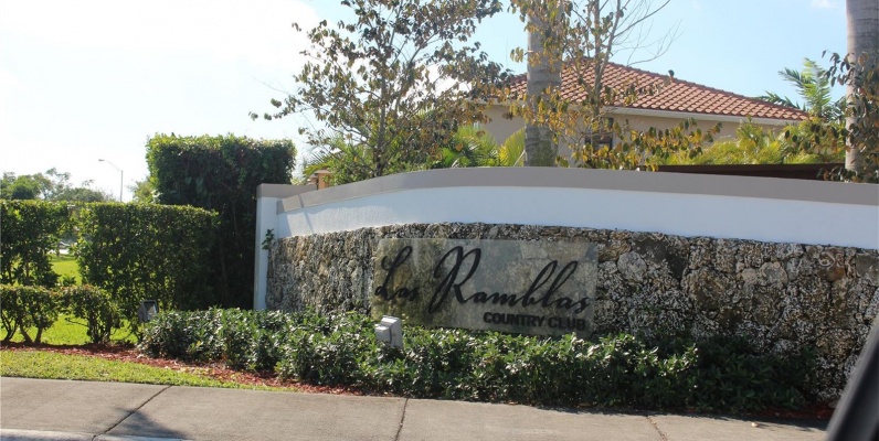 Townhouse a la Venta en MIAMI - Fontainebleau Las Ramblas GeoBienes - Townhouse a la Venta en MIAMI - Fontainebleau Las Ramblas - Plusvalia Guayaquil Casas de venta y alquiler Inmobiliaria Ecuador