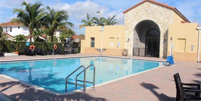 Townhouse a la Venta en MIAMI - Fontainebleau Las Ramblas GeoBienes - Townhouse a la Venta en MIAMI - Fontainebleau Las Ramblas - Plusvalia Guayaquil Casas de venta y alquiler Inmobiliaria Ecuador