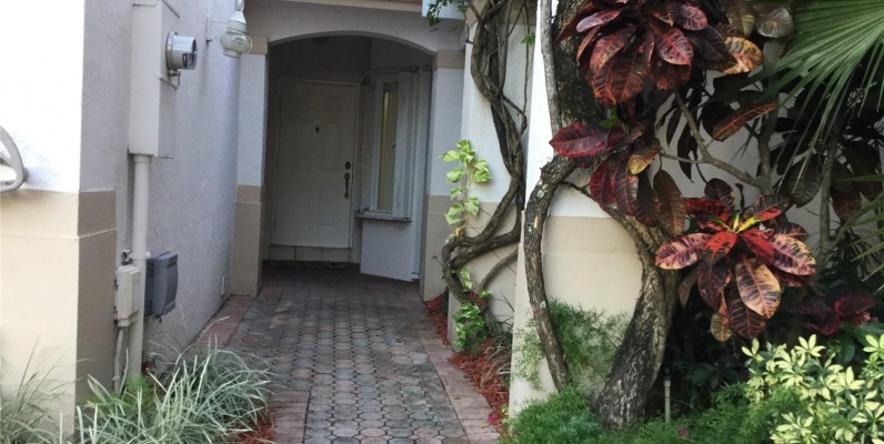 Townhouse a la Venta en MIAMI en DORAL ISLES GeoBienes - Townhouse a la Venta en MIAMI en DORAL ISLES - Plusvalia Guayaquil Casas de venta y alquiler Inmobiliaria Ecuador