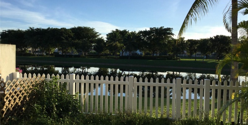 Townhouse a la Venta en MIAMI en DORAL ISLES GeoBienes - Townhouse a la Venta en MIAMI en DORAL ISLES - Plusvalia Guayaquil Casas de venta y alquiler Inmobiliaria Ecuador