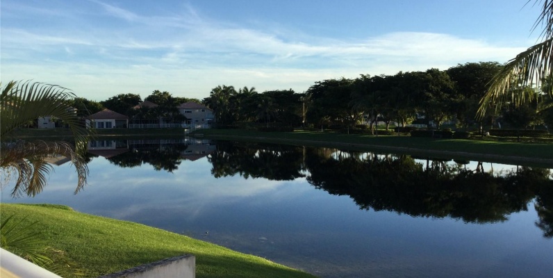 Townhouse a la Venta en MIAMI en DORAL ISLES GeoBienes - Townhouse a la Venta en MIAMI en DORAL ISLES - Plusvalia Guayaquil Casas de venta y alquiler Inmobiliaria Ecuador