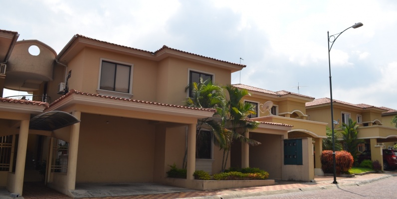 GeoBienes - Townhouse en alquiler en Urbanización Ciudad Colón  - Plusvalia Guayaquil Casas de venta y alquiler Inmobiliaria Ecuador