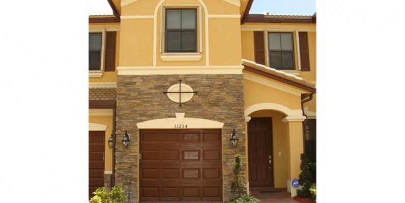 Townhouse en Venta- Monaco at DORAL GeoBienes - Townhouse en Venta- Monaco at DORAL - Plusvalia Guayaquil Casas de venta y alquiler Inmobiliaria Ecuador