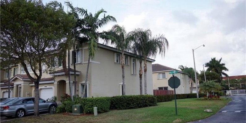 Townhouse SONOMA AT DORAL GeoBienes - Townhouse SONOMA AT DORAL - Plusvalia Guayaquil Casas de venta y alquiler Inmobiliaria Ecuador