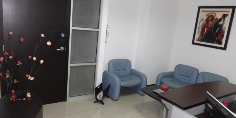 Vendo oficina de 83m2 con excelente vista en el Trade Building GeoBienes - Vendo oficina de 83m2 amoblada en el Trade Building - Plusvalia Guayaquil Casas de venta y alquiler Inmobiliaria Ecuador