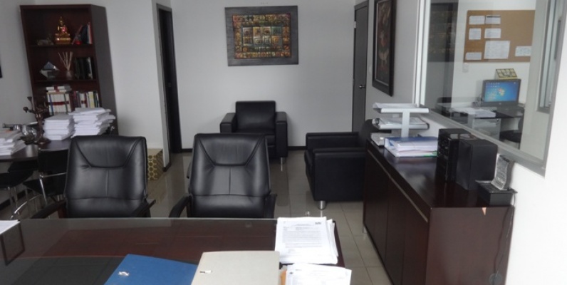 GeoBienes - Vendo oficina de 83m2 amoblada en el Trade Building - Plusvalia Guayaquil Casas de venta y alquiler Inmobiliaria Ecuador