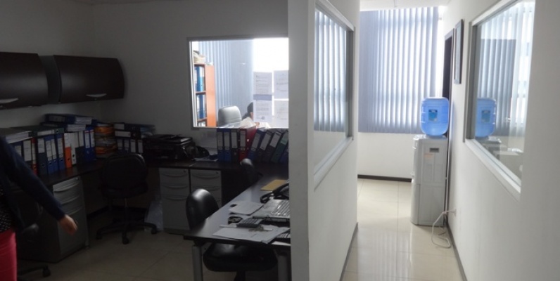 GeoBienes - Vendo oficina de 83m2 amoblada en el Trade Building - Plusvalia Guayaquil Casas de venta y alquiler Inmobiliaria Ecuador