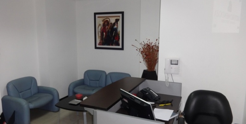 Vendo oficina de 83m2 con excelente vista en el Trade Building GeoBienes - Vendo oficina de 83m2 amoblada en el Trade Building - Plusvalia Guayaquil Casas de venta y alquiler Inmobiliaria Ecuador