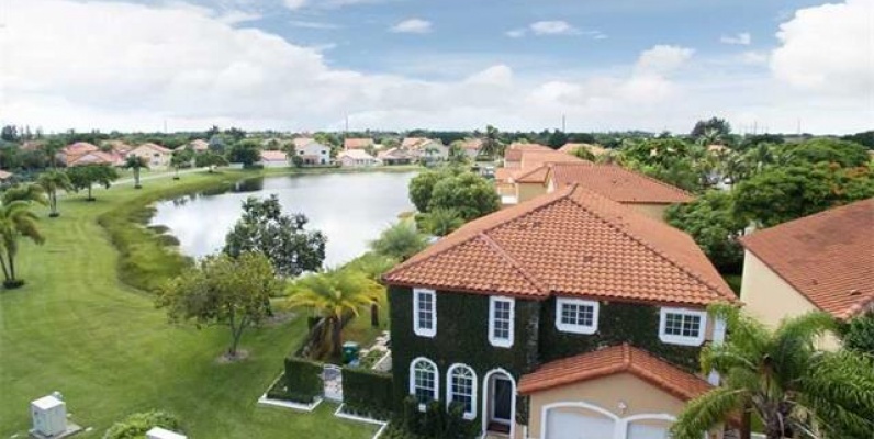 GeoBienes - Casa en venta en Doral Park - Miami Florida - Plusvalia Guayaquil Casas de venta y alquiler Inmobiliaria Ecuador